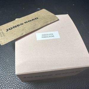 Brand new Jones Road WT Foundation and brand new spatula